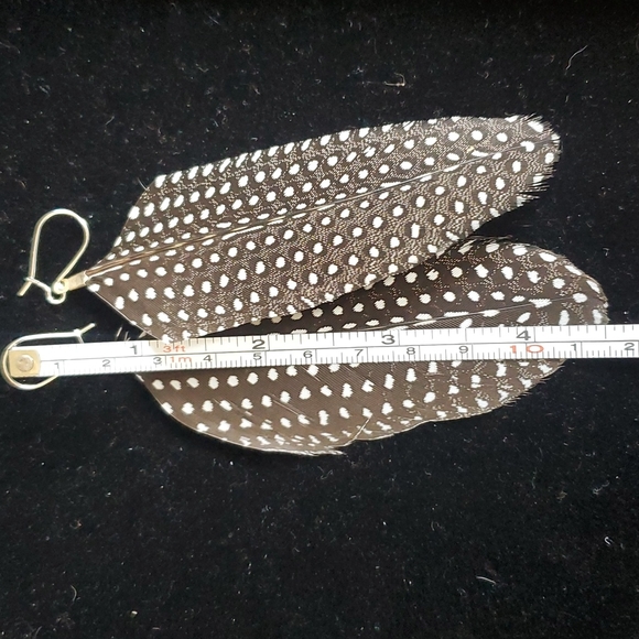 Small Size Feather 🪶 Earrings. - Picture 8 of 8